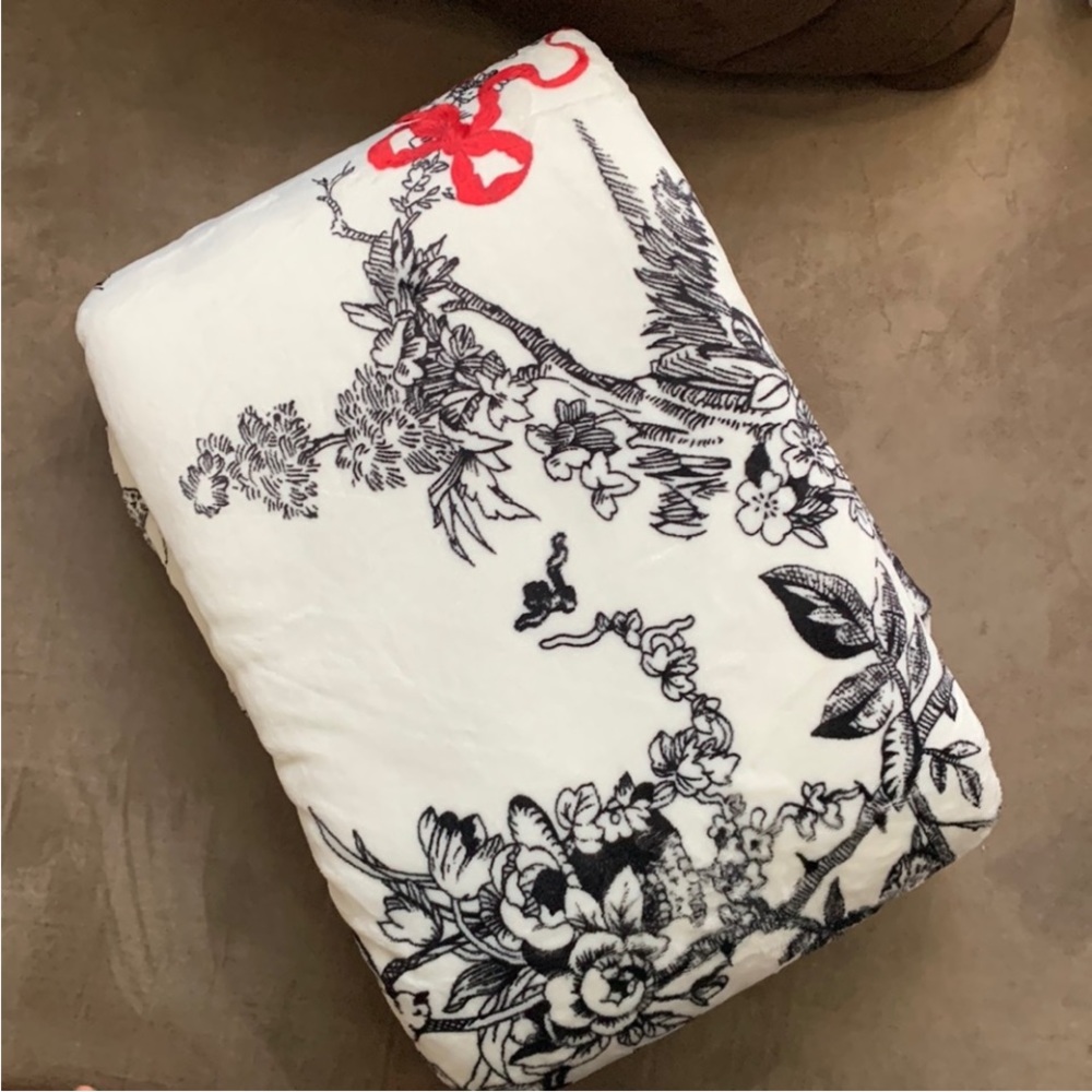 Victoria Secret White and Black Sherpa Blanket